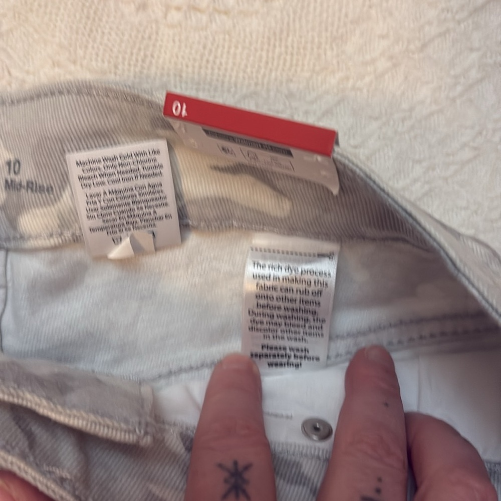 Time And Tru Camouflage Women's Shorts Relaxed Fit Mid Rise | Size 10 - Picture 6 of 13